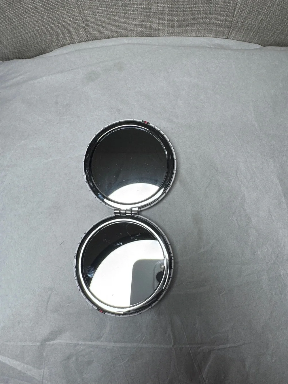 Round Compact fashion Floral Stripe Folding Mirror - White